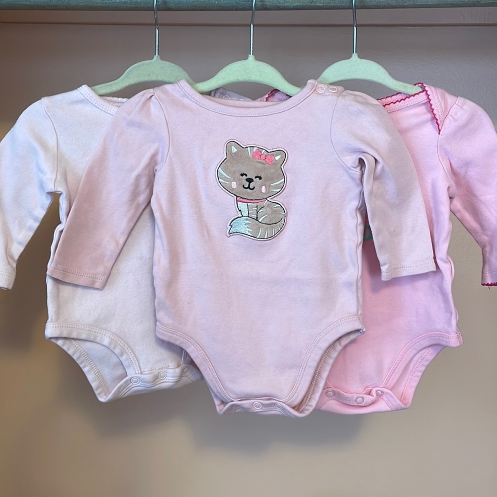 👼3 for $10👼 Set of 3 Pink Long Sleeve Onesies. EUC. 3-6M.